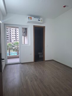 3.5 BHK + Servant Room Apartment For Sale in The Center Court