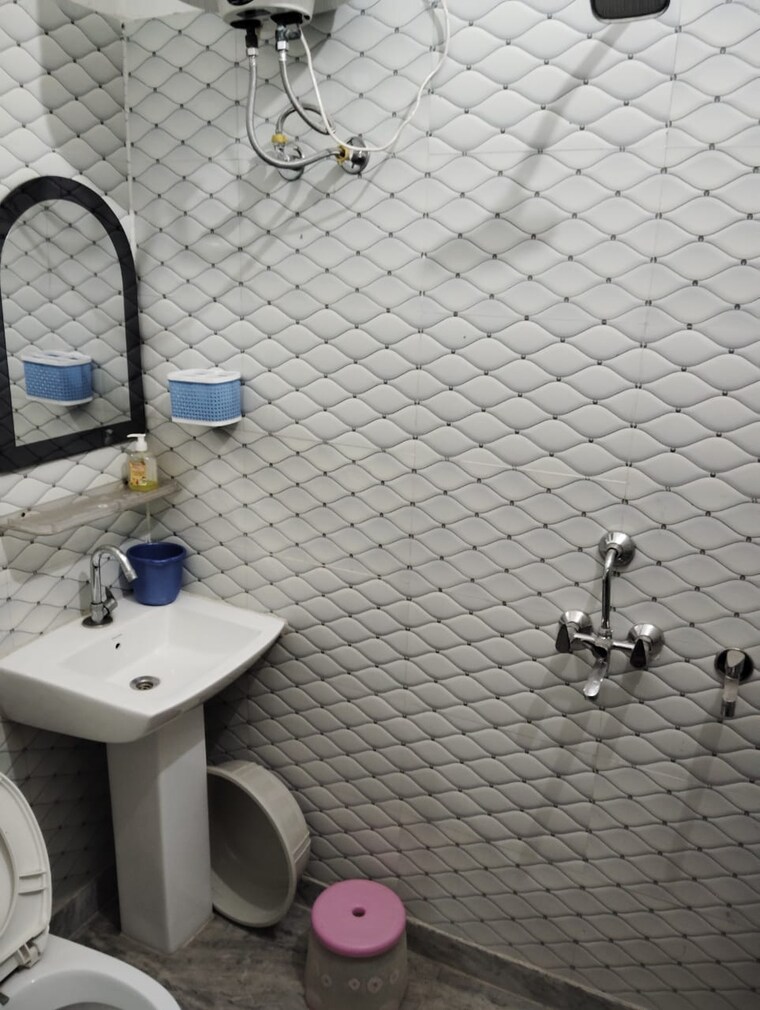 Bathroom, pvd-mansarovar-park 2.5 Bedroom 900 Sq.Ft. Villa In Lal Kuan Ghaziabad 9234520