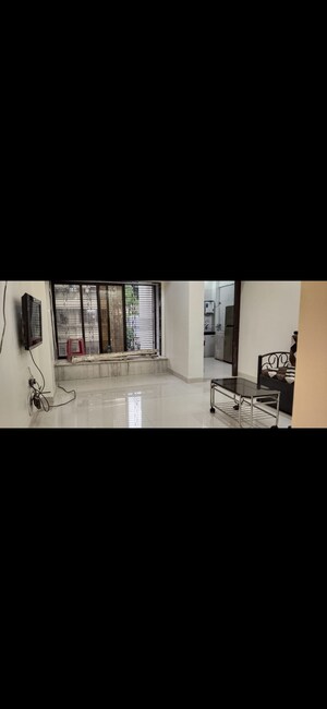 Room in 1 BHK Apartment at Vaibhav Apartment Prabhadevi, Prabhadevi – for Rent