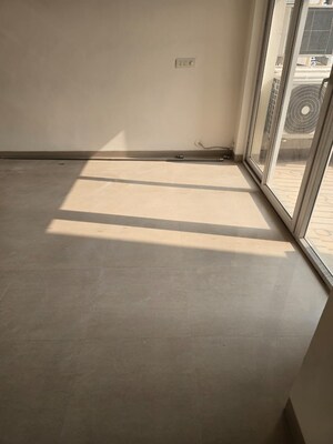 Room in 4 BHK Apartment at Emaar Emerald Floors Premier, Sector 65 – for Sale