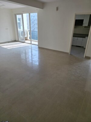 Room in 4 BHK Apartment at Emaar Emerald Floors Premier, Sector 65 – for Sale