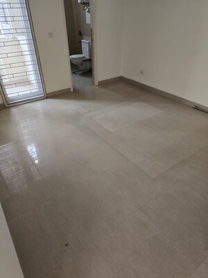 Room in 4 BHK Apartment at Emaar Emerald Floors Premier, Sector 65 – for Sale