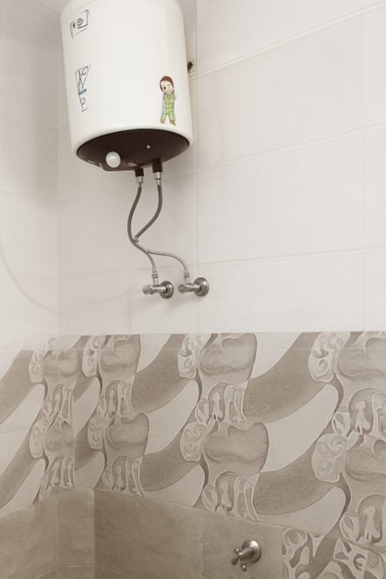 Bathroom, sarita vihar 2 Bedroom 750 Sq.Ft. Apartment In Sarita Vihar Delhi 9234554