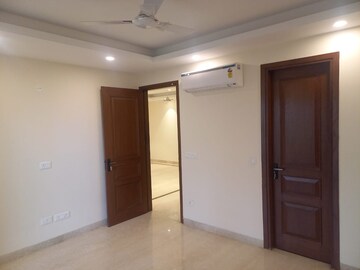 Room in 4 BHK Apartment at Greater Kailash I – for Rent