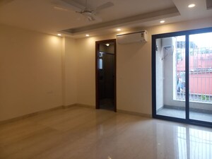 Room in 4 BHK Apartment at Greater Kailash I – for Rent