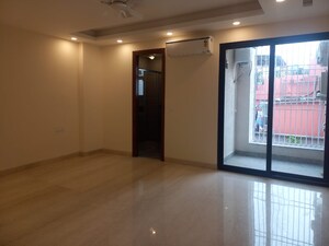 Room in 4 BHK Apartment at Greater Kailash I – for Rent
