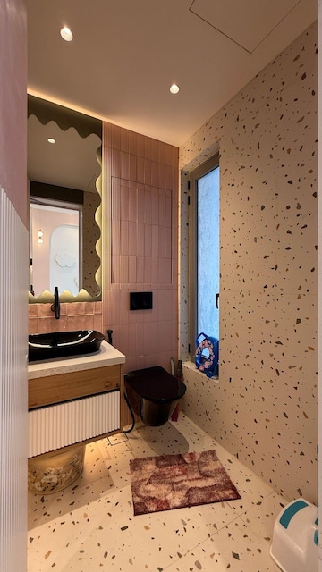 Bathroom in 4 BHK Apartment at Rustomjee Crown, Prabhadevi – for Rent