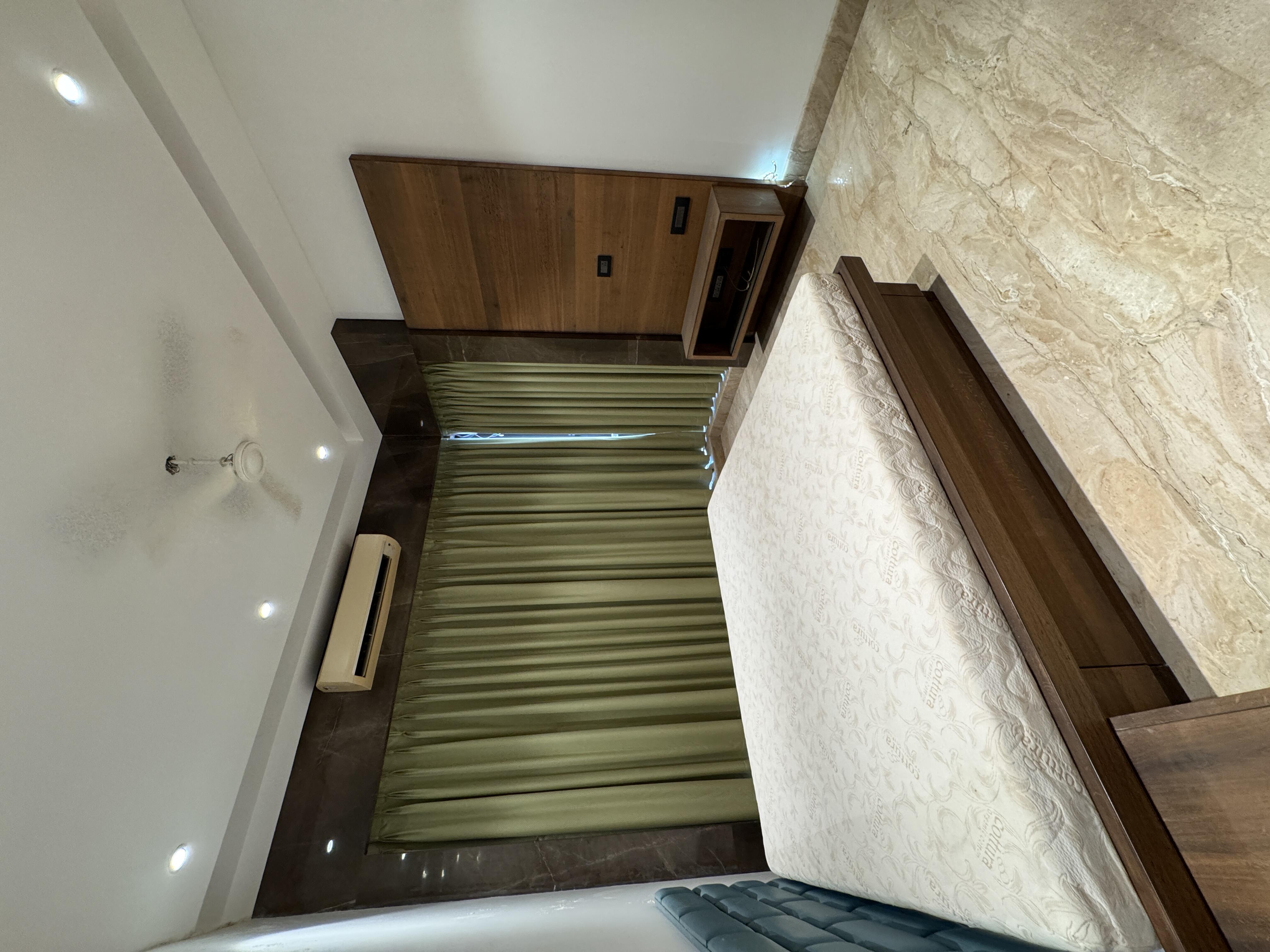 5 BHK + Servant Room Apartment For Rent in Kalpataru Horizon