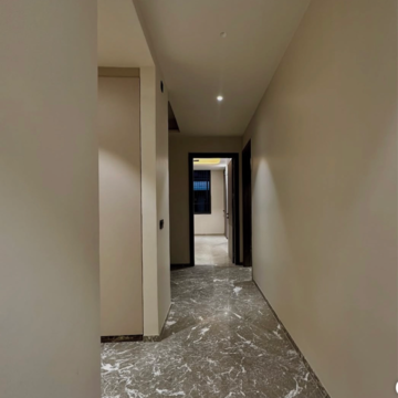 Building Lobby in 3 BHK Builder Floor at Sushant Lok 2, Sector 56 – for Sale