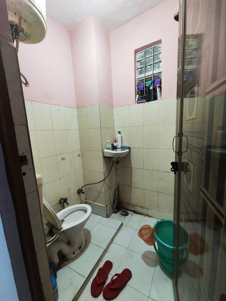 Attached Bathroom, katwaria sarai 2 Bedroom 700 Sq.Ft. Apartment In Katwaria Sarai Delhi 9234782