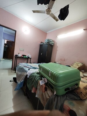 Bedroom in 2 BHK Apartment at Katwaria Sarai – for Rent