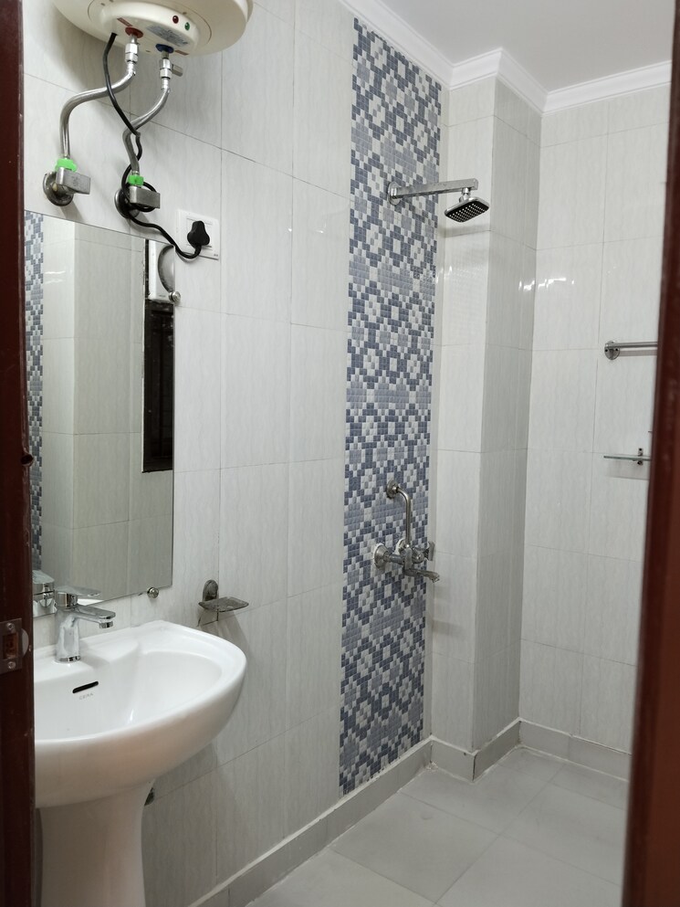 Bathroom, panchsheel vihar 2 Bedroom 800 Sq.Ft. Apartment In Panchsheel Vihar Delhi 9234748