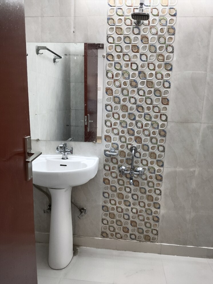 Bathroom, panchsheel vihar 2 Bedroom 800 Sq.Ft. Apartment In Panchsheel Vihar Delhi 9234748