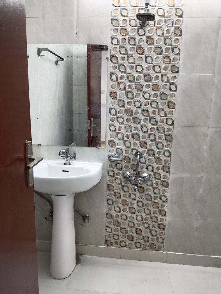 Bathroom, panchsheel vihar 2 Bedroom 800 Sq.Ft. Apartment In Panchsheel Vihar Delhi 9234748