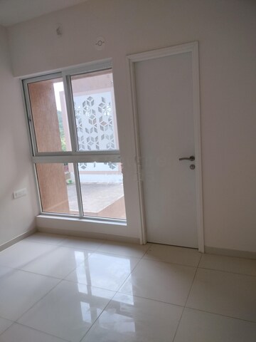 Room in 3 BHK Apartment at Godrej Green Vistas, Mahalunge – for Rent