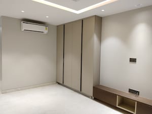 Room in 4 BHK Apartment at Navjeevan Vihar – for Sale