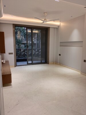 Room in 4 BHK Apartment at Navjeevan Vihar – for Sale