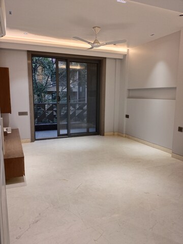 Room in 4 BHK Apartment at Navjeevan Vihar – for Sale