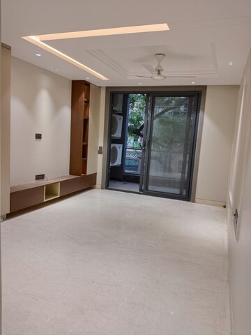 Room in 4 BHK Apartment at Navjeevan Vihar – for Sale
