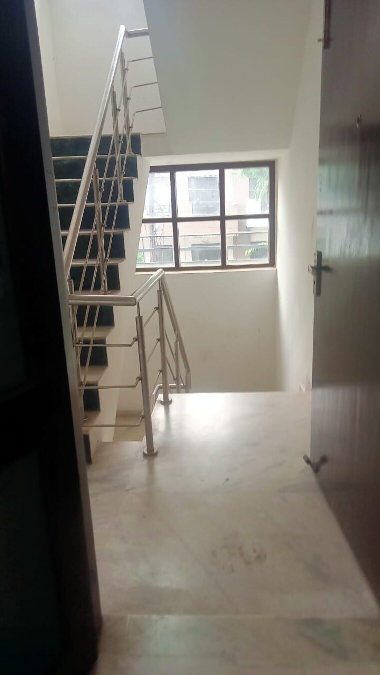 undefined, sector 47 3 Bedroom 200 Sq.Yd. Independent House In Sector 47 Noida 9234839