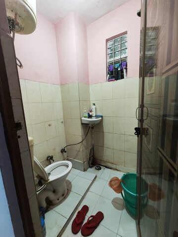 Bathroom in 1 RK Apartment at Katwaria Sarai – for Rent