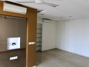 Room in 3 BHK Apartment at Lodha Fiorenza, Goregaon East – for Rent