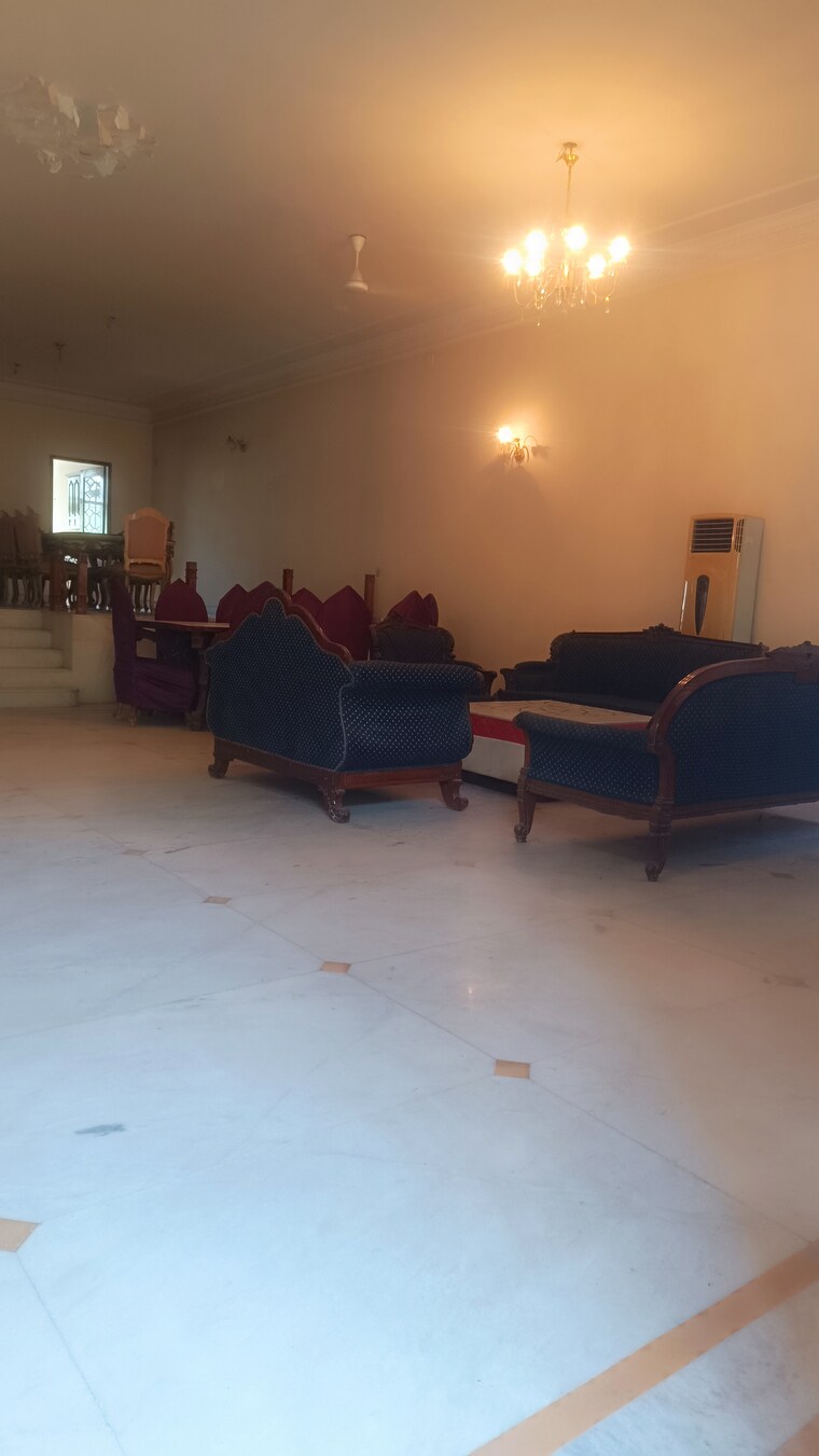 Living Room, palam-vihar-residents-association 5 Bedroom 800 Sq.Yd. Villa In Palam Vihar Gurgaon 9234847