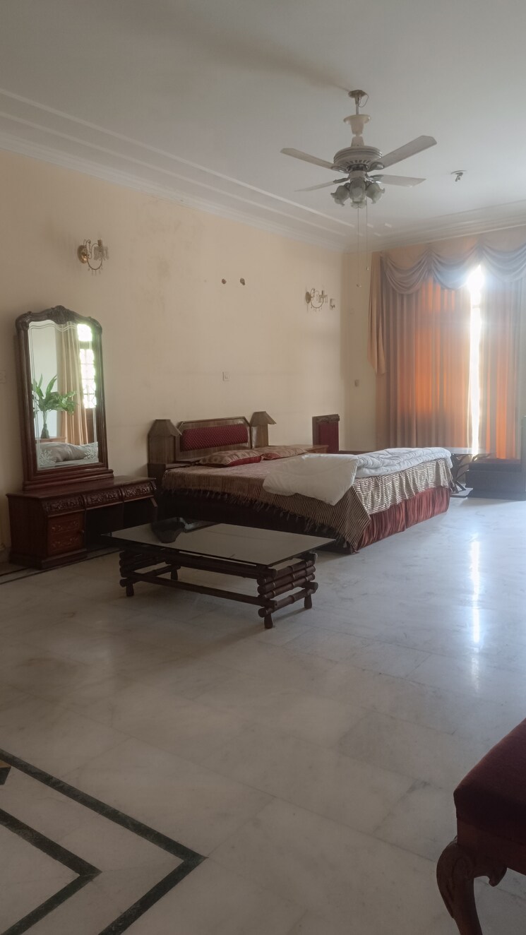 Living Room, palam-vihar-residents-association 5 Bedroom 800 Sq.Yd. Villa In Palam Vihar Gurgaon 9234847