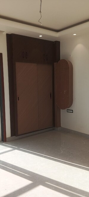 Room in 3 BHK Builder Floor at BPTP District 3, Sector 85 – for Sale