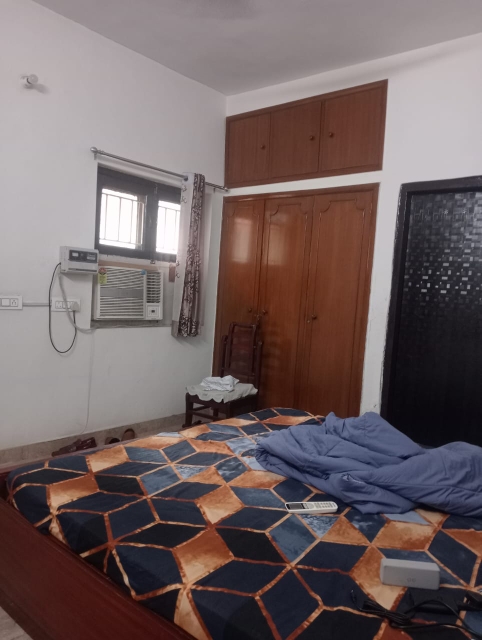 1.5 BHK + Pooja Room Apartment For Rent in Arun Vihar Sector 37