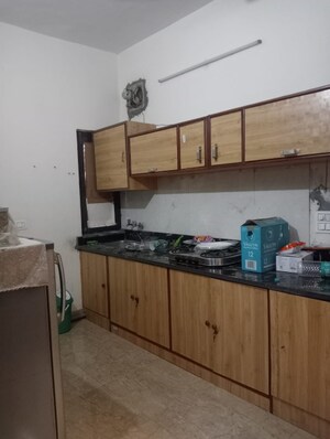 Kitchen in 1.5 BHK Apartment at Arun Vihar Sector 37, Sector 37 – for Rent