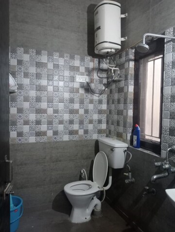 Bathroom in 1.5 BHK Apartment at Arun Vihar Sector 37, Sector 37 – for Rent