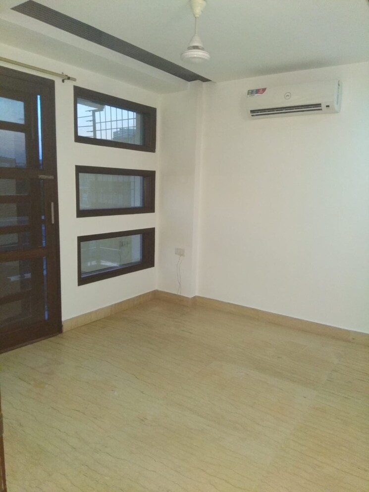 Room, kailash colony 3 Bedroom 2000 Sq.Ft. Apartment In Kailash Colony Delhi 9234922
