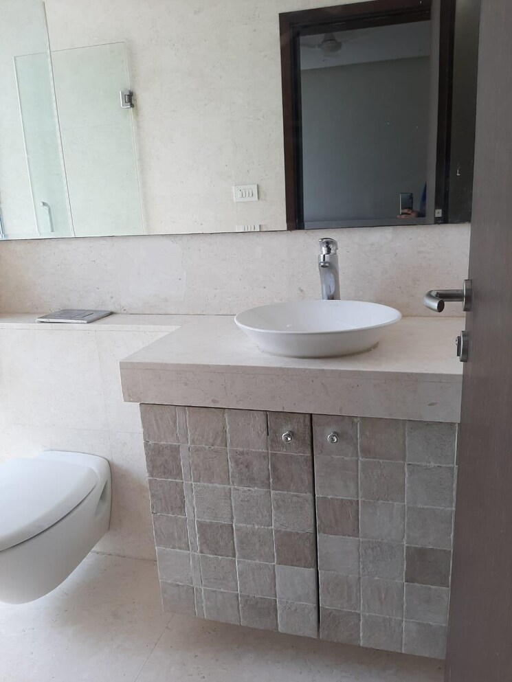 Bathroom, oberoi-realty-exquisite 3 Bedroom 1100 Sq.Ft. Apartment In Goregaon East Mumbai 9234948