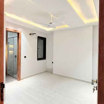 Room in 4 BHK Builder Floor at Nirvana Courtyard, Nirvana Country – for Sale