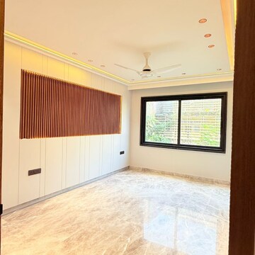 Room in 4 BHK Builder Floor at Nirvana Courtyard, Nirvana Country – for Sale