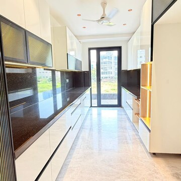 Building Lobby in 4 BHK Builder Floor at Nirvana Courtyard, Nirvana Country – for Sale