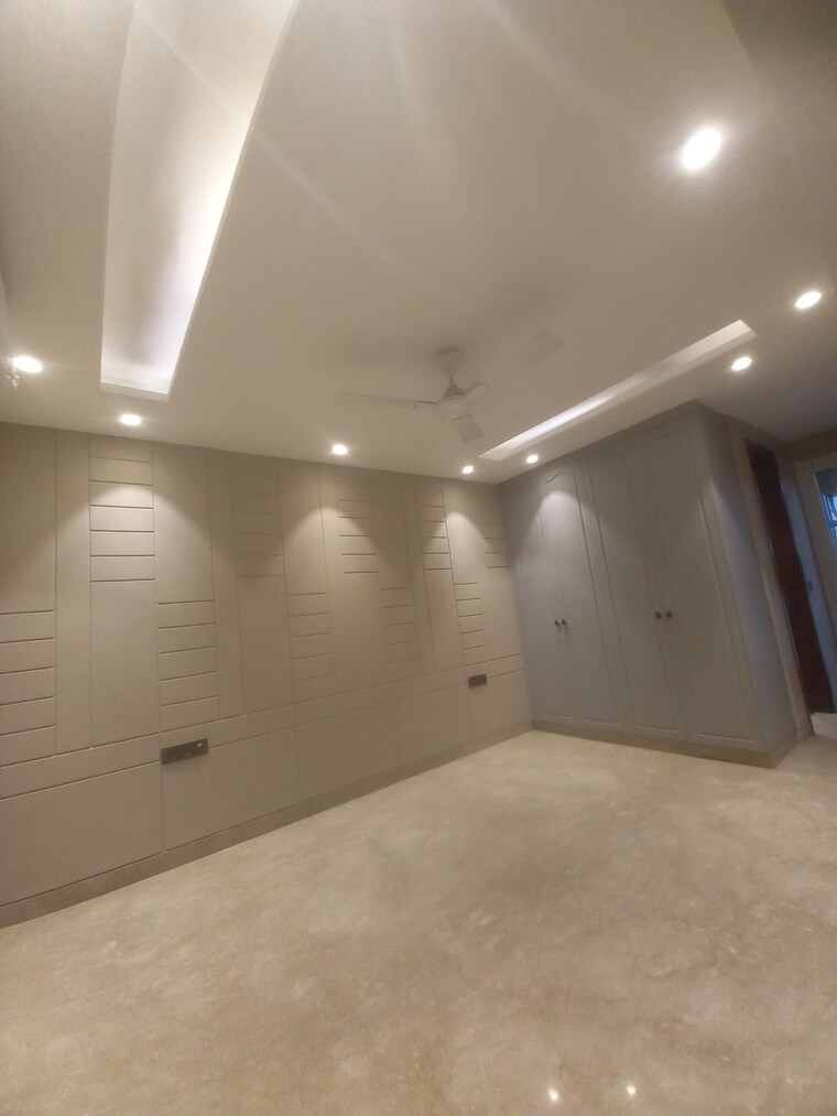 Room, greater kailash i 4 Bedroom 250 Sq.Ft. Builder Floor In Greater Kailash I Delhi 9235109