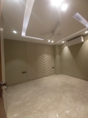 Room in 4 BHK Builder Floor at Greater Kailash I – for Rent