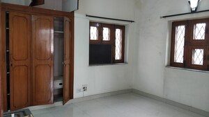 Room in 2 BHK Independent House at Sector 30 – for Rent