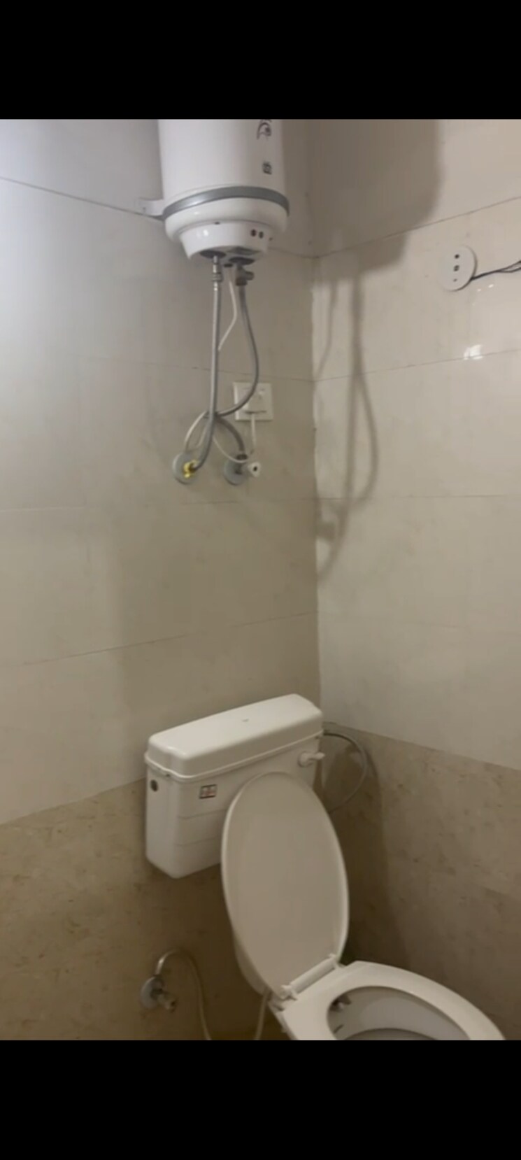Bathroom, shree-vardhman-green-court 2 Bedroom 690 Sq.Ft. Apartment In Sector 90 Gurgaon 9235153