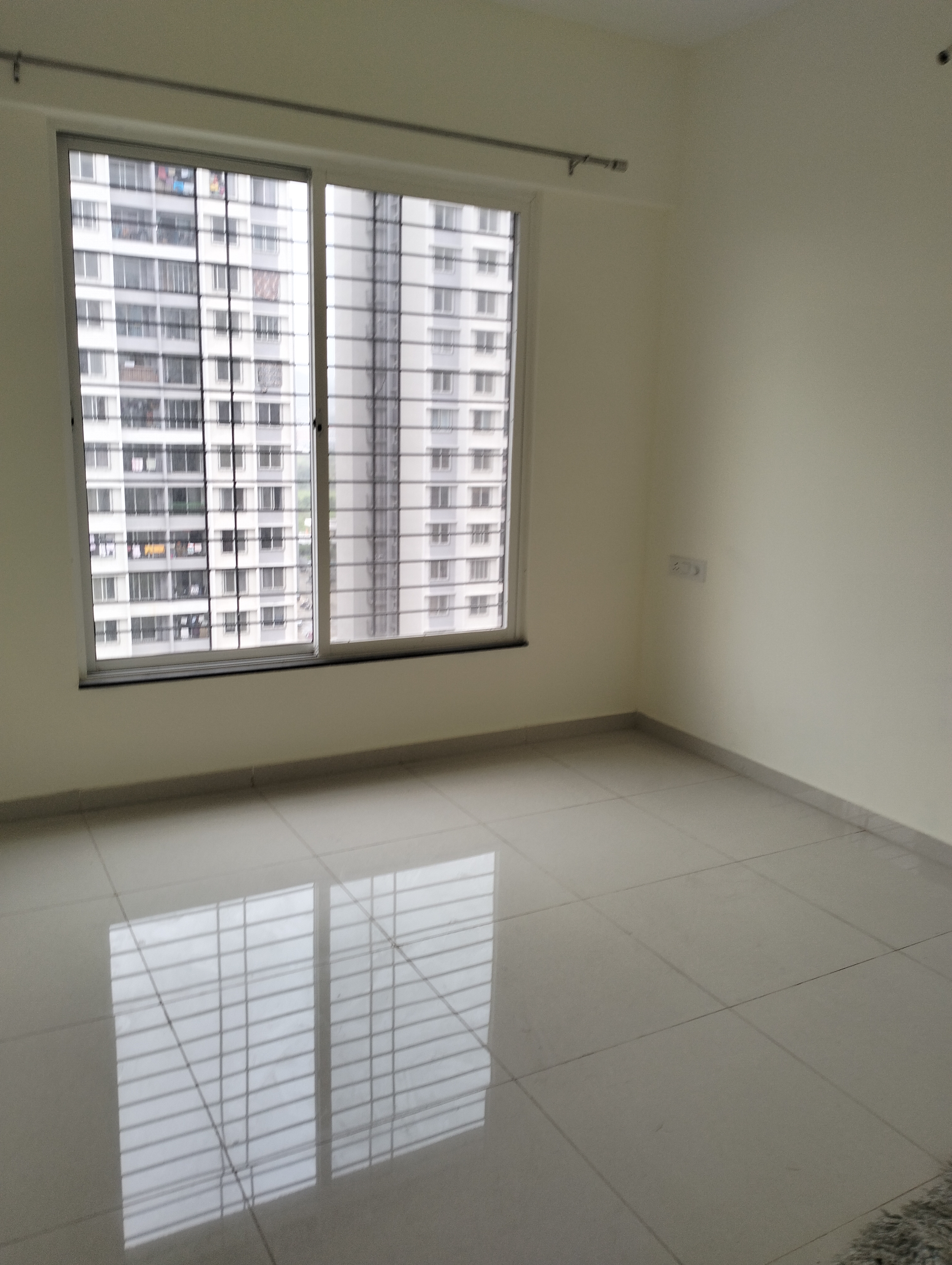 2.5 BHK + Servant Room 890 Sq.Ft. Apartment in Kolte Patil R1 Life Republic