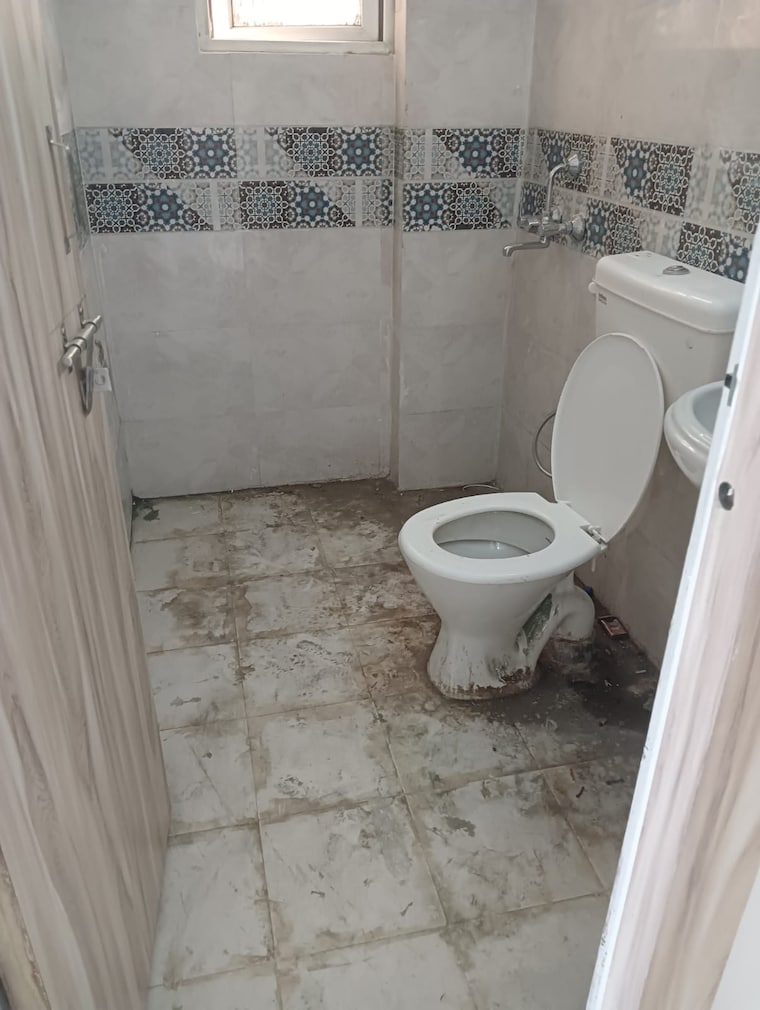 Bathroom, orchid-island 3 Bedroom 1550 Sq.Ft. Builder Floor In Sector 51 Gurgaon 9235266