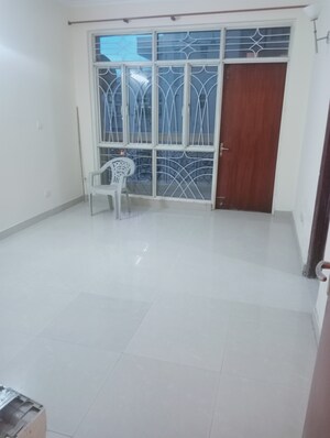 Room in 3 BHK Apartment at Parsvnath Green Ville, Sector 48 – for Rent