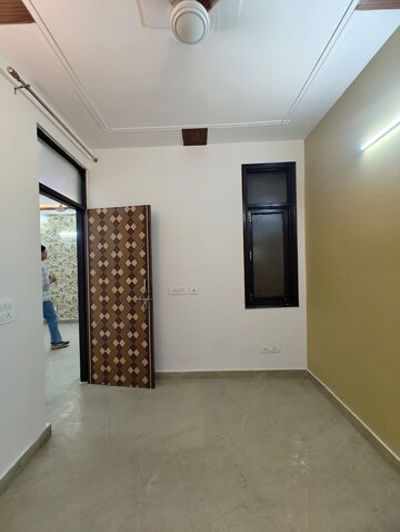 Room in 2.5 BHK Builder Floor at Govindpuri – for Rent