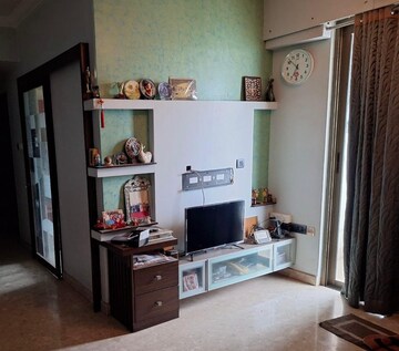 Room in 3 BHK Apartment at Satellite Tower, Goregaon East – for Rent