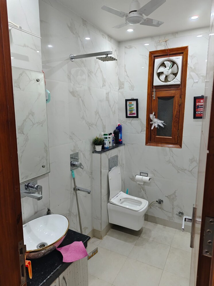 Bathroom, rwa-apartments-sector-50 3 Bedroom 180 Sq.Ft. Builder Floor In Sector 50 Noida 9235290