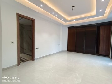 Room in 4 BHK Builder Floor at Vasant Kunj – for Rent