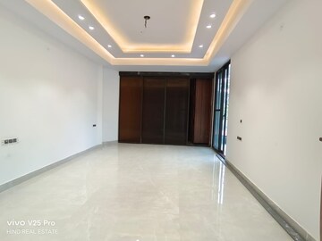 Room in 4 BHK Builder Floor at Vasant Kunj – for Rent
