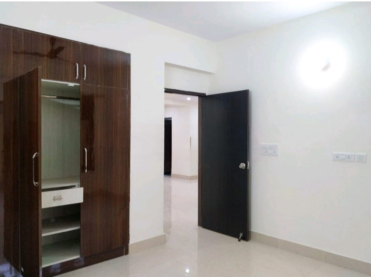 3 BHK + Pooja Room 2500 Sq.Ft. Builder Floor in RWA Apartments Sector 45
